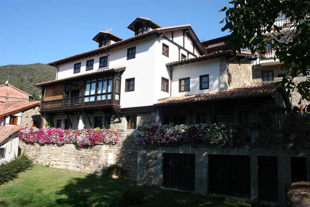 Apartamentos Casa De La Abuela Potes Exterior photo